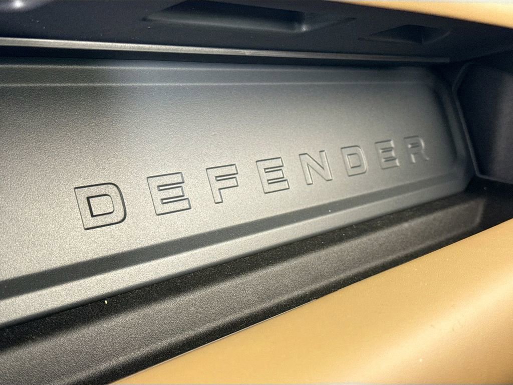 Used 2025 Land Rover Defender 110 S image 22