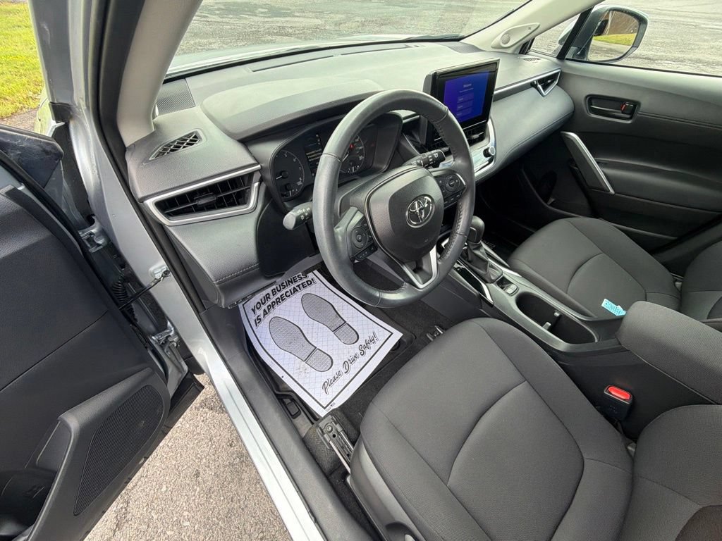 Used 2024 Toyota Corolla Cross LE w/ Moonroof Package AWD/4WD image 13