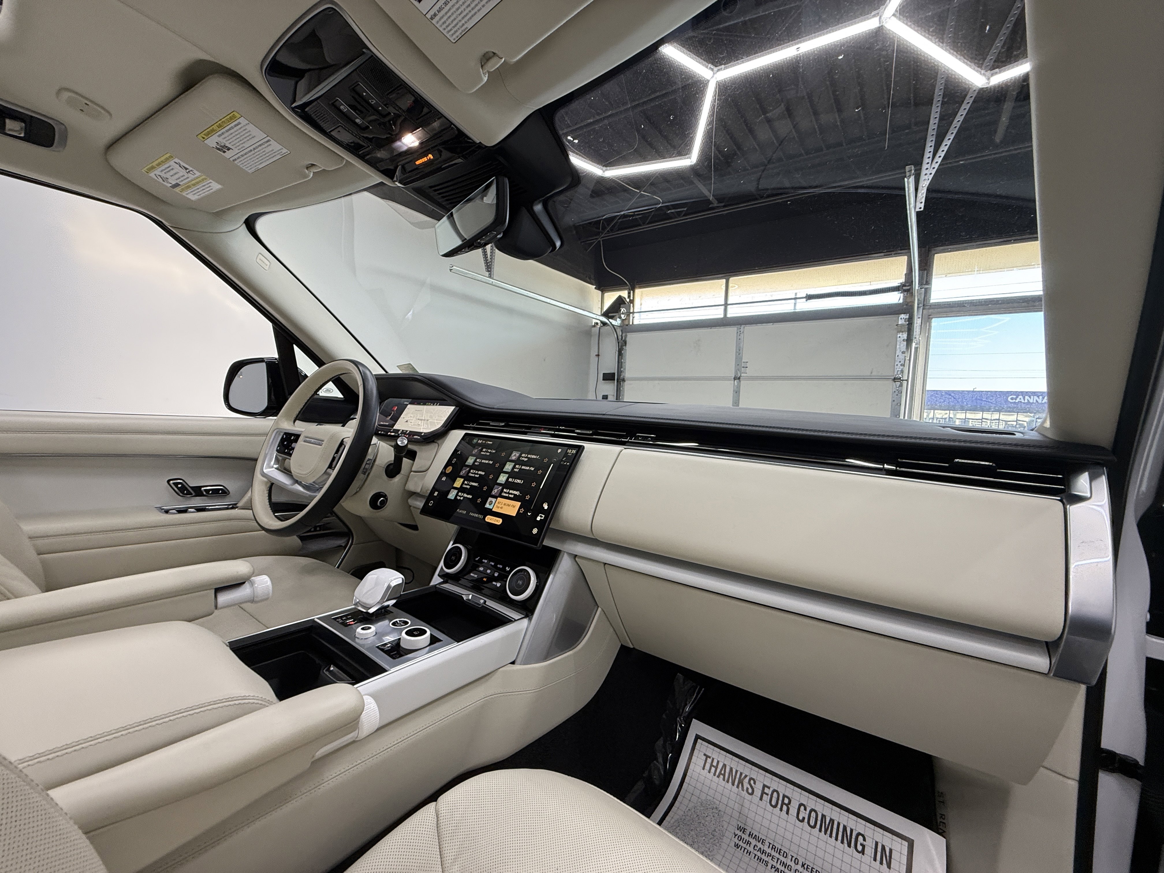 Used 2023 Land Rover Range Rover SV image 31