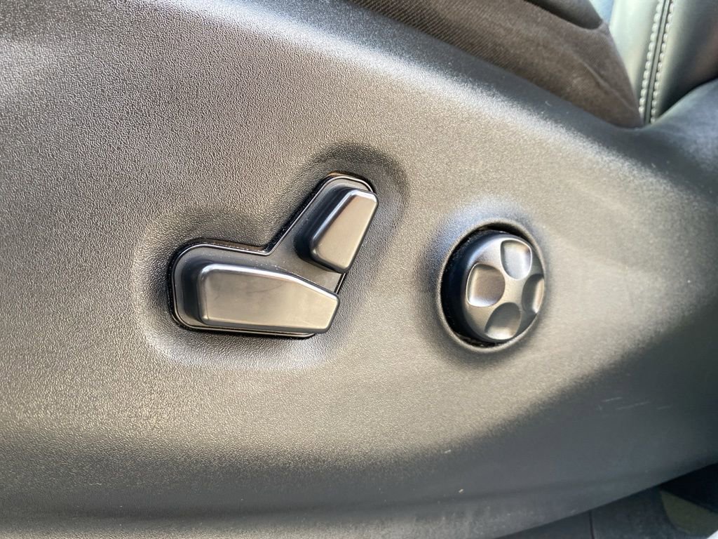 Used 2023 Chrysler Pacifica Touring-L image 24