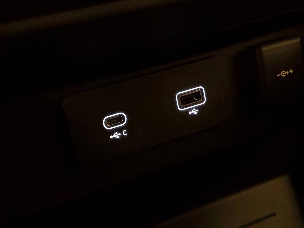 Used 2024 Land Rover Defender 130 X image 24