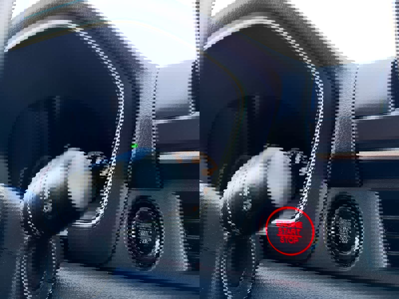 Used 2023 Honda Pilot Touring image 12