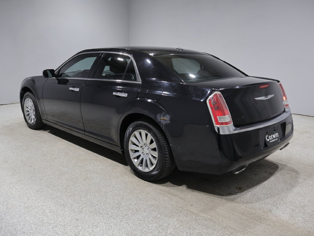Used 2013 Chrysler 300 RWD image 17