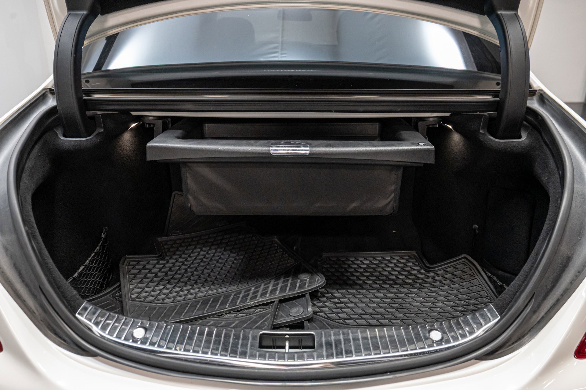 Used 2015 Mercedes-Benz S 63 AMG 4MATIC Sedan w/ Driver Assistance Package image 56