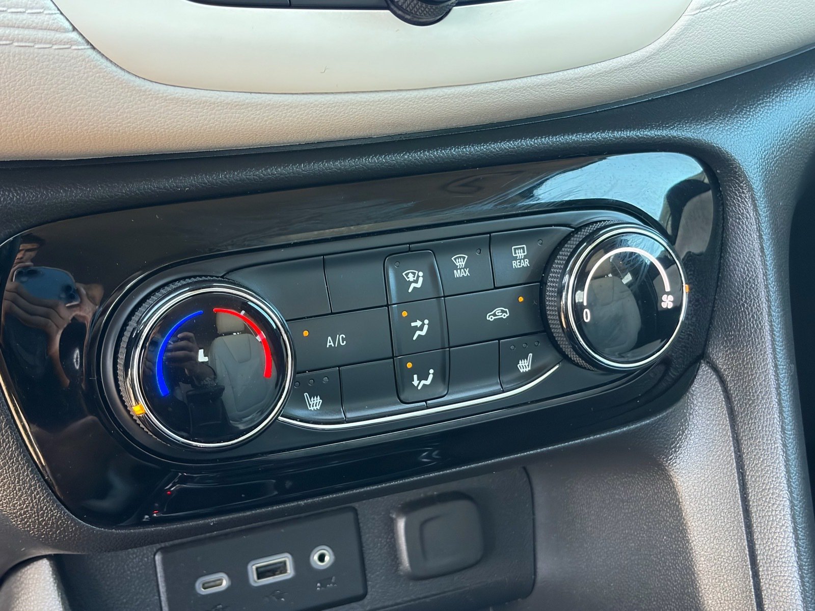 Used 2023 Buick Encore GX Preferred w/ Cold Weather Comfort Package FWD image 24