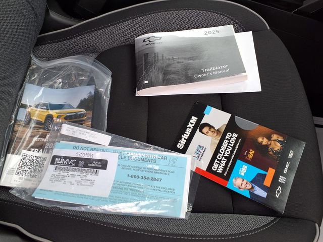 Used 2025 Chevrolet TrailBlazer LT AWD/4WD image 82