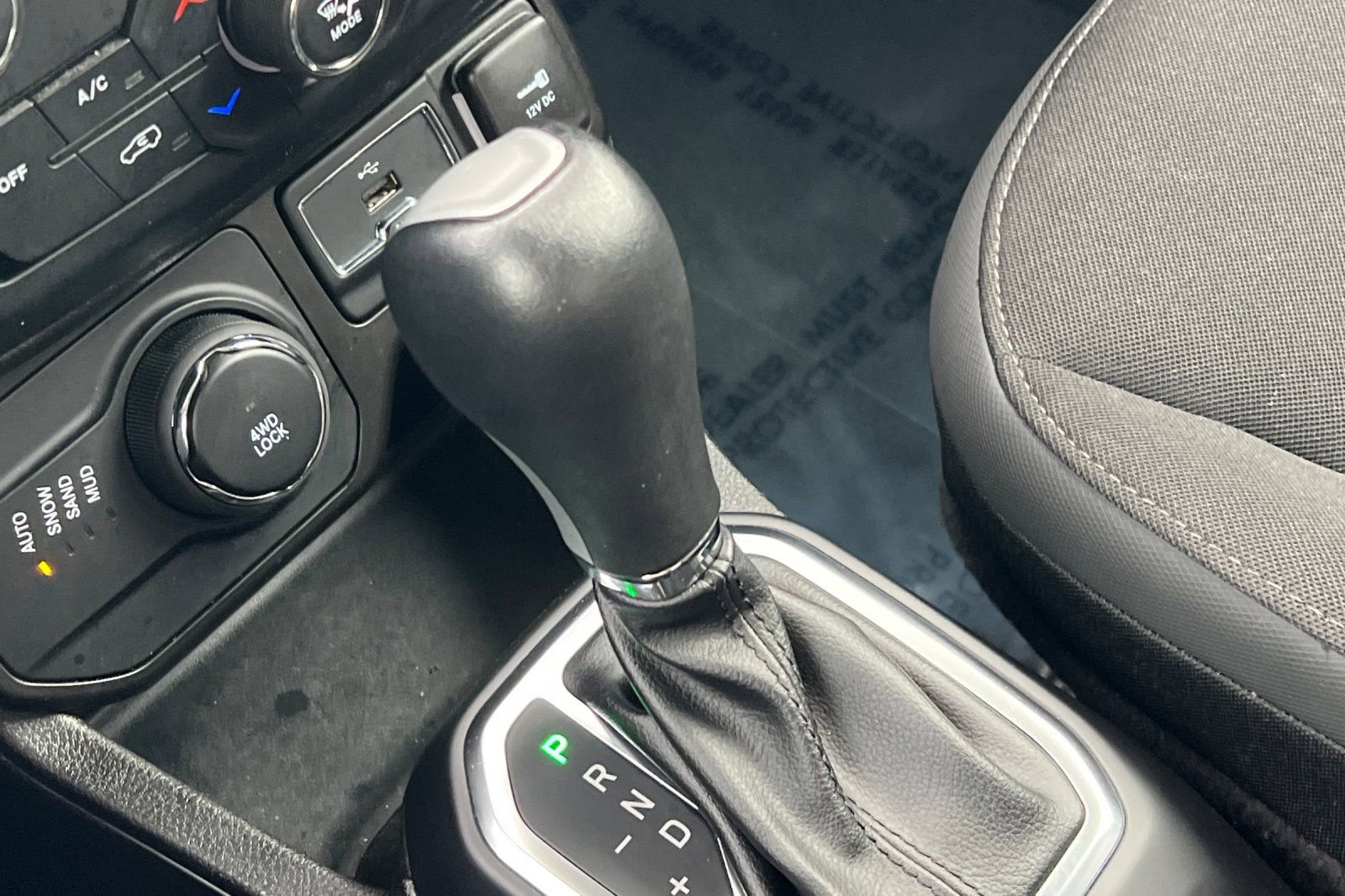 Used 2023 Jeep Renegade Latitude image 20