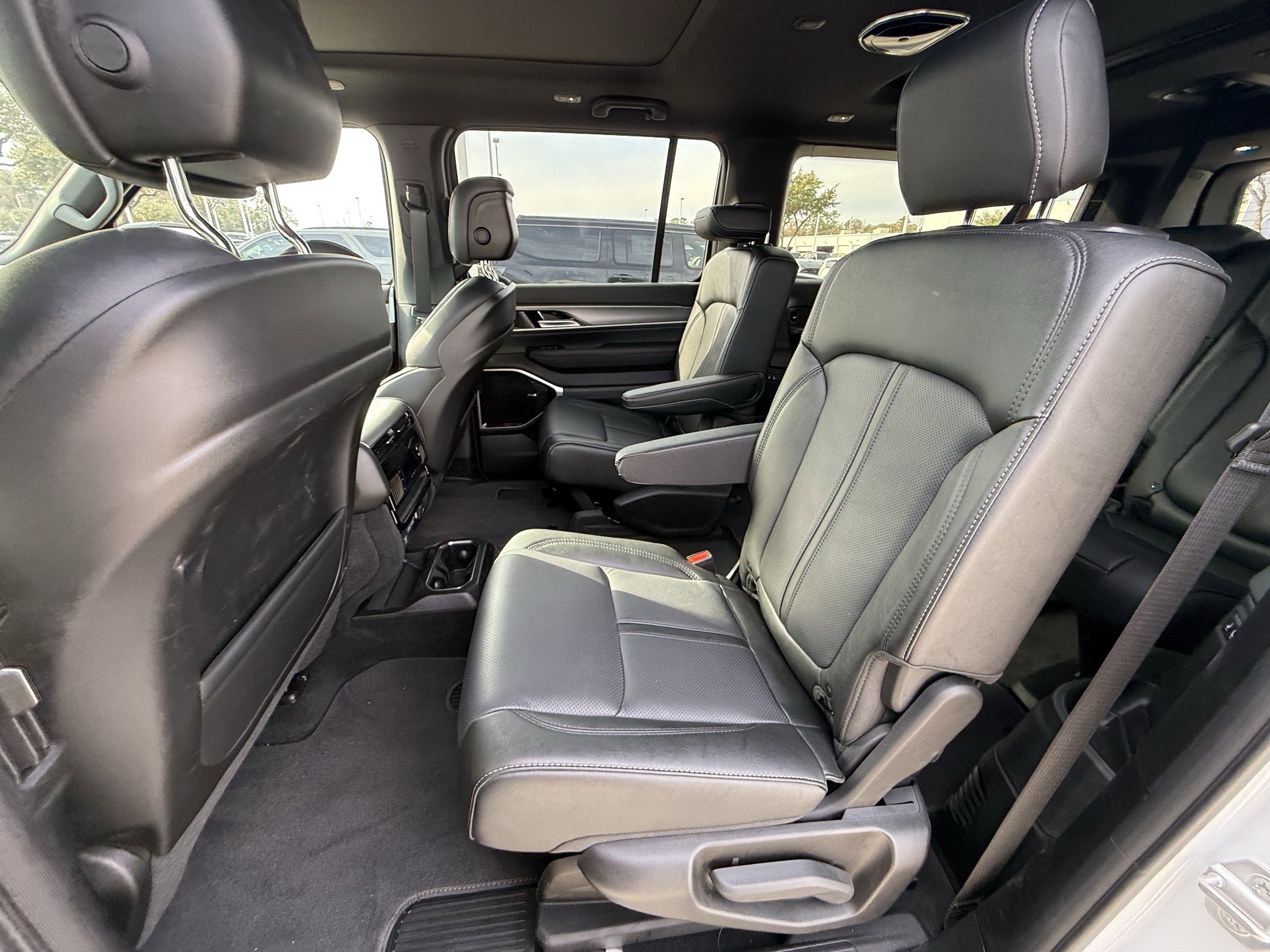 New 2026 Jeep Grand Wagoneer L Limited w/ Premium Group II AWD/4WD image 17