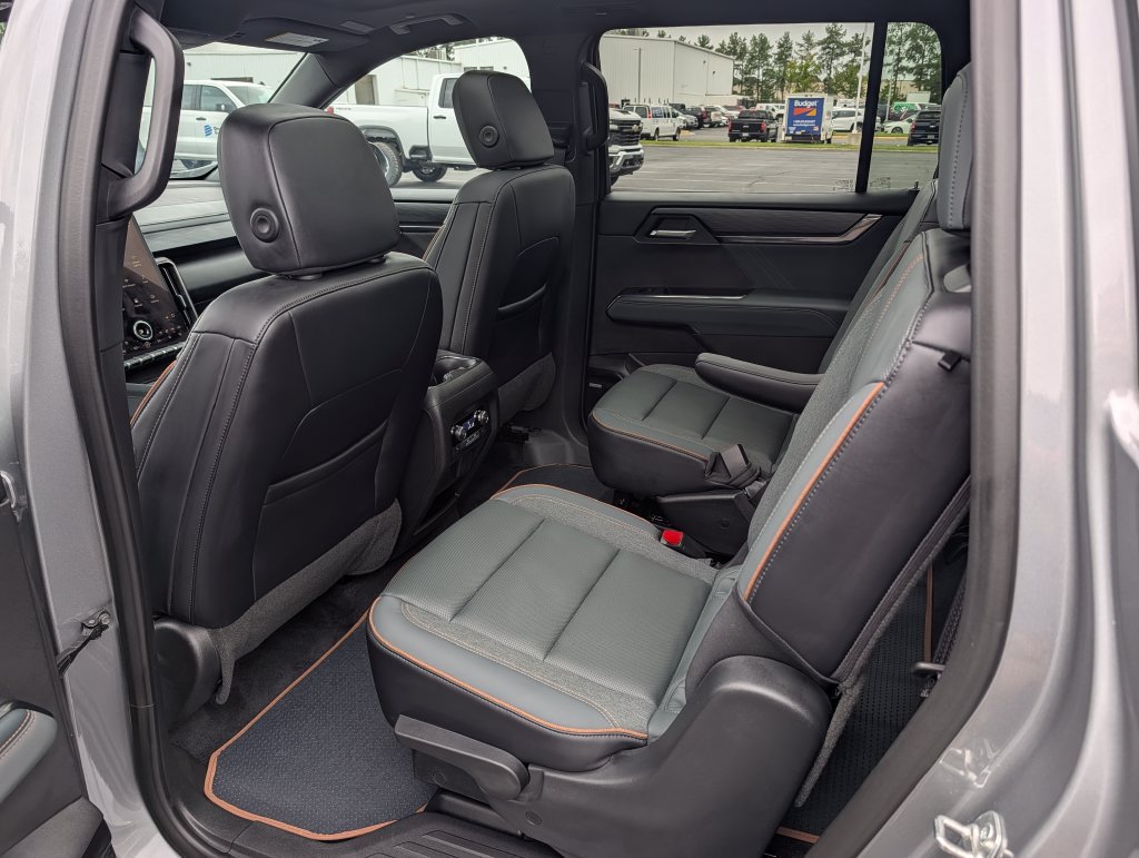 Used 2025 GMC Acadia AT4 w/ Super Cruise Package AWD/4WD image 17