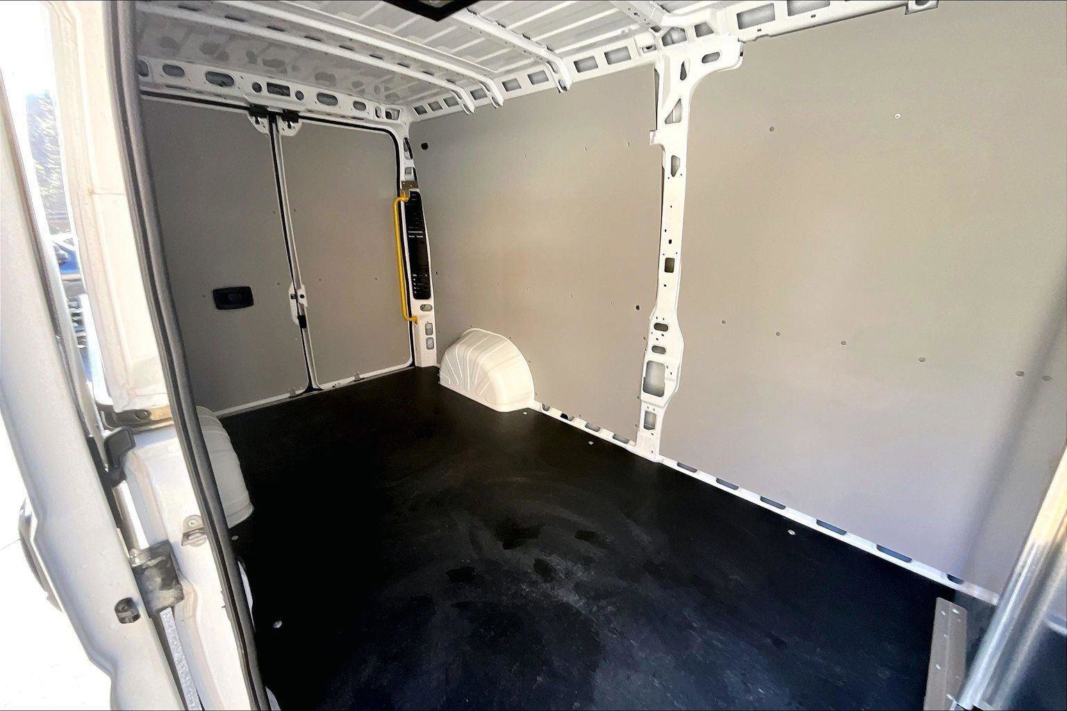 Used 2025 RAM ProMaster 2500 w/ Convenience Group image 28
