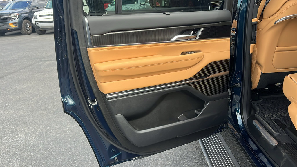 New 2026 Jeep Grand Wagoneer Summit AWD/4WD image 20