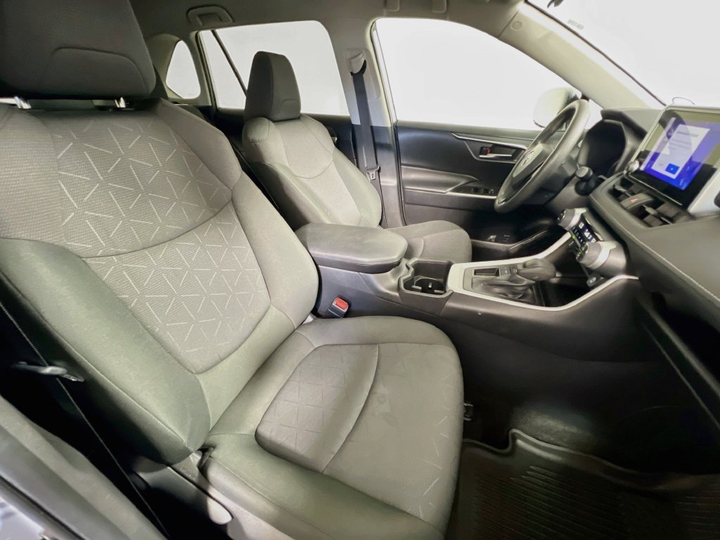 Used 2024 Toyota RAV4 XLE FWD image 27
