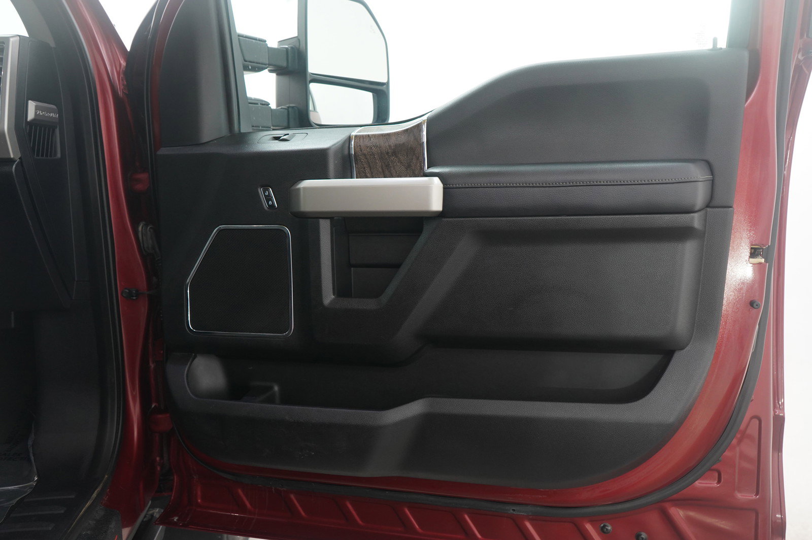 Used 2017 Ford F250 Lariat w/ Chrome Package image 9
