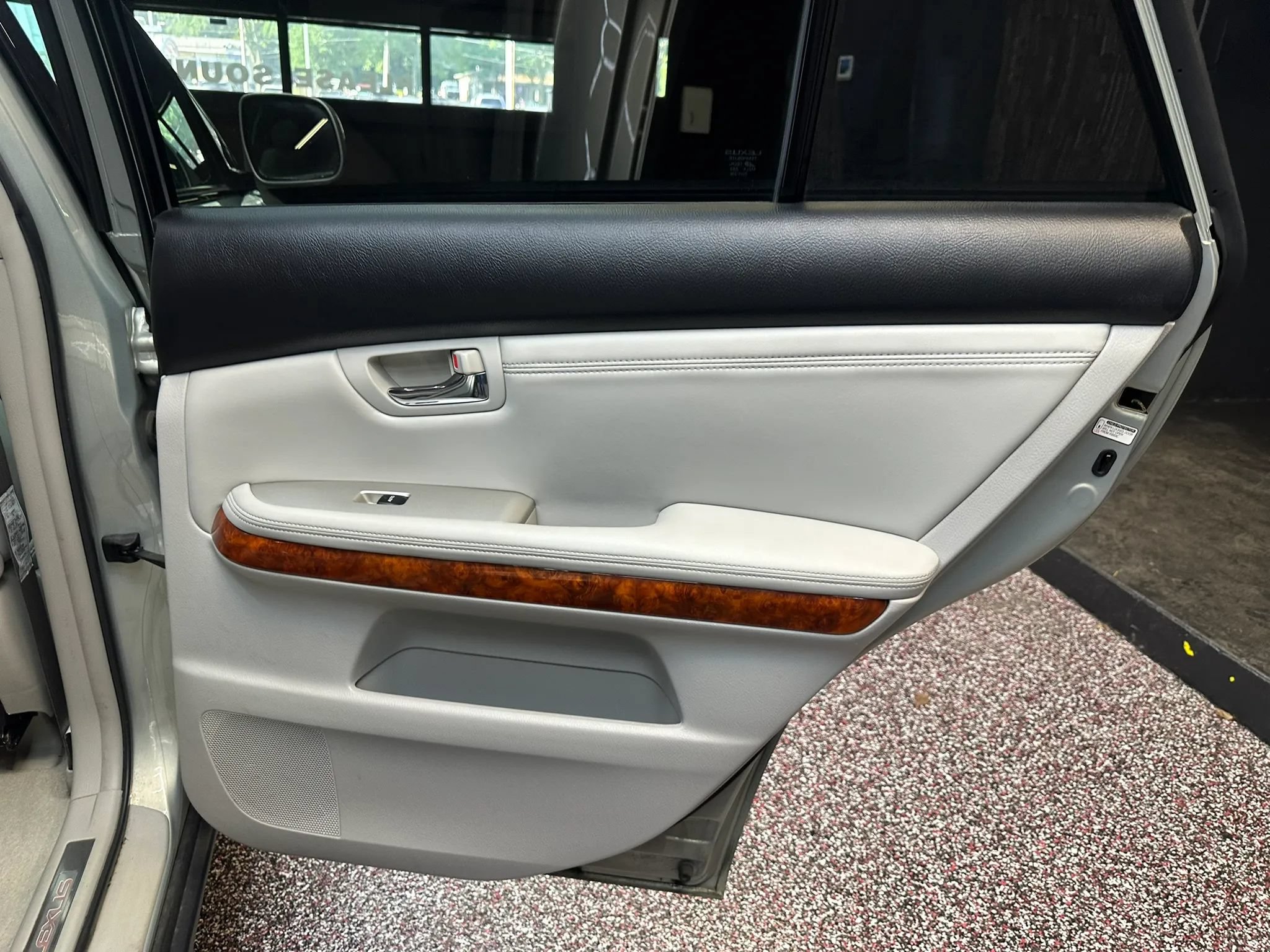 Used 2005 Lexus RX 330 AWD image 28