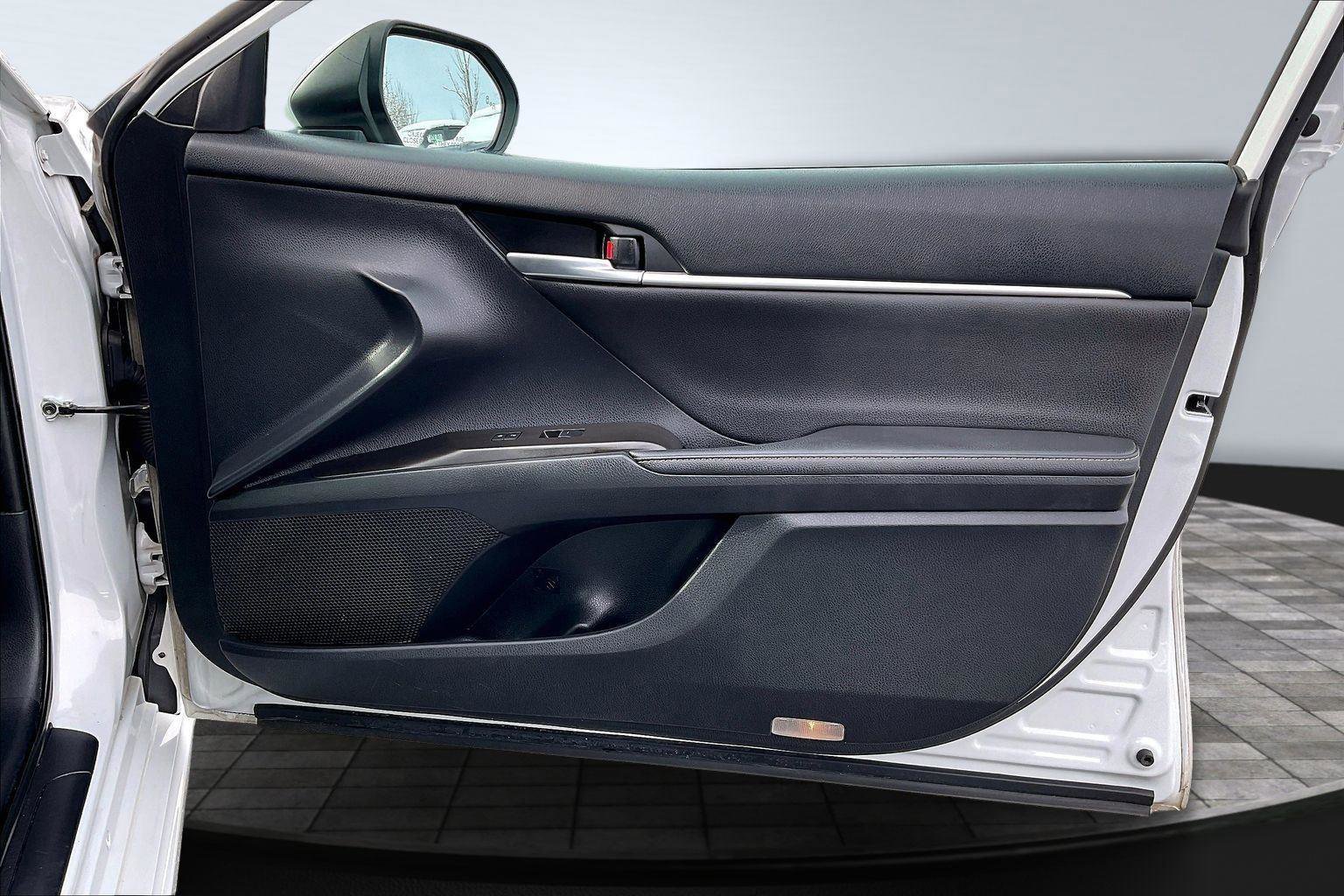 Used 2022 Toyota Camry XSE image 25