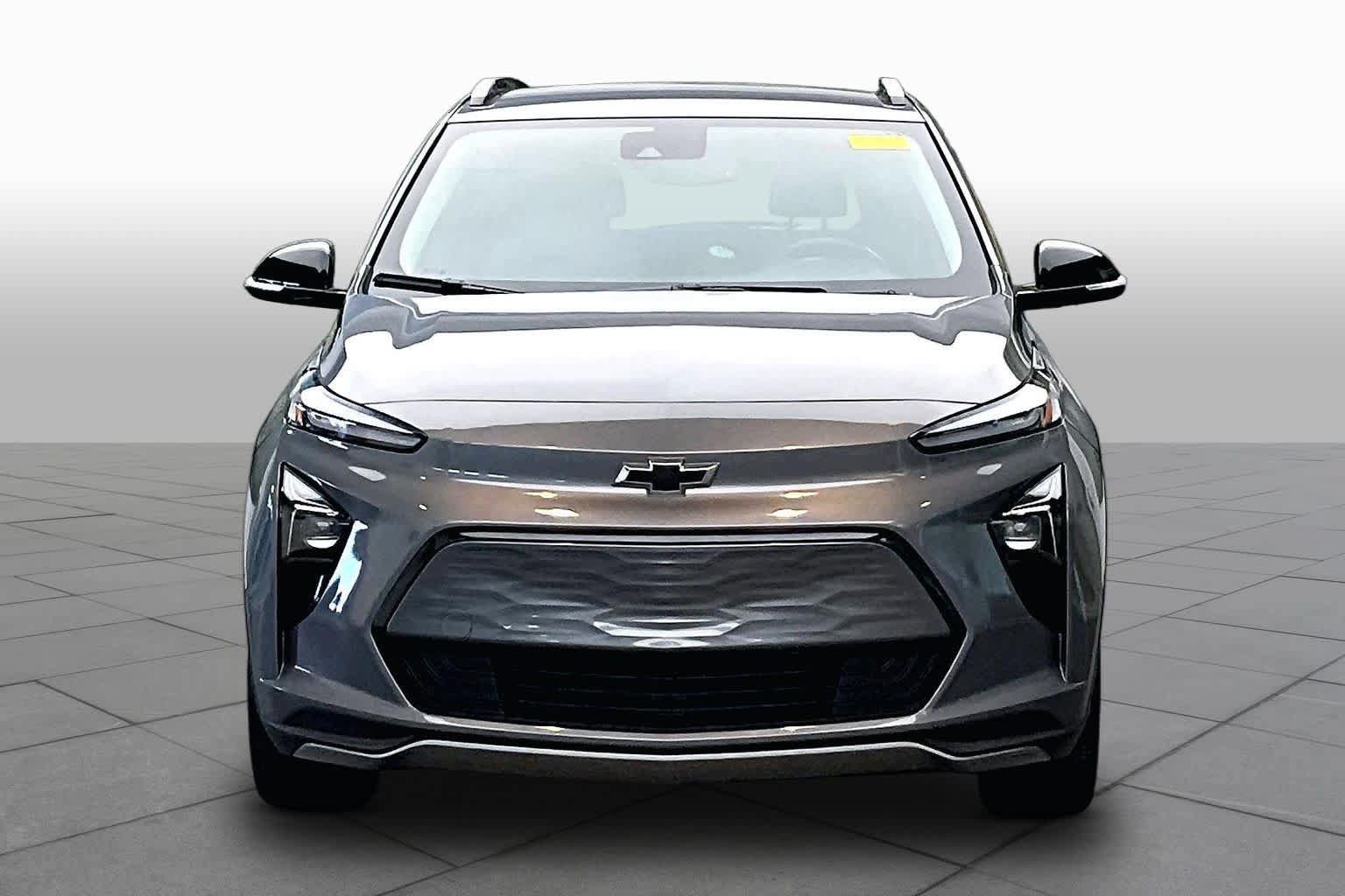 Used 2022 Chevrolet Bolt EUV LT w/ Convenience Package FWD image 3