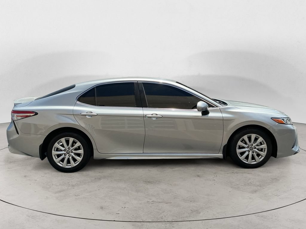 Used 2019 Toyota Camry SE FWD image 4