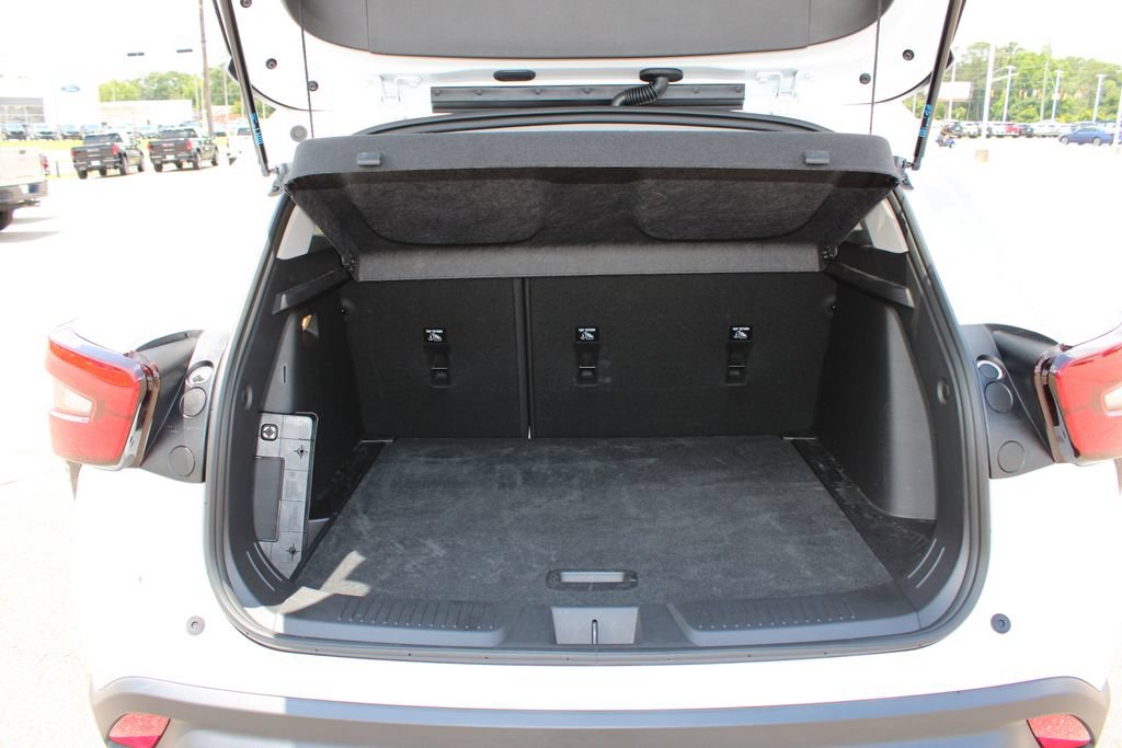 Used 2025 Chevrolet Trax LT FWD image 14