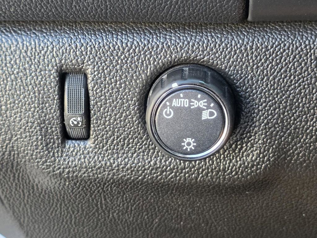 Used 2022 Chevrolet Colorado LT w/ Fleet Safety Package image 18