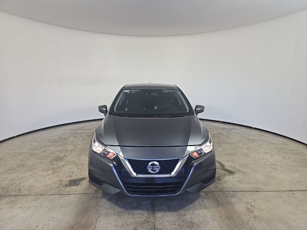 Used 2022 Nissan Versa SV image 3