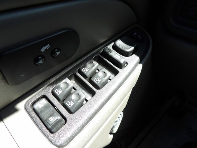 Used 2006 Chevrolet Tahoe LS w/ Smart Select Package AWD/4WD image 24