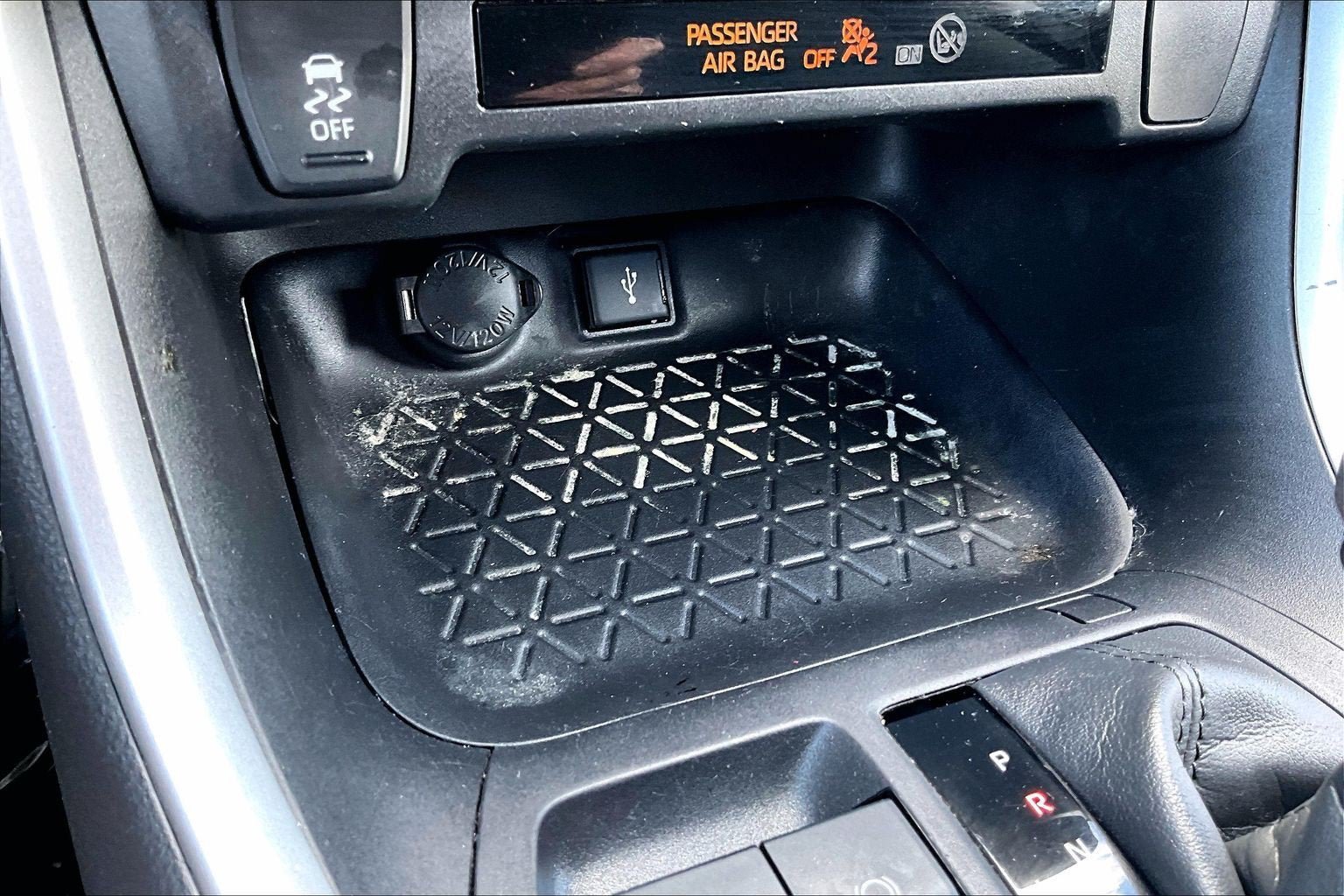 Used 2022 Toyota RAV4 LE AWD/4WD image 30
