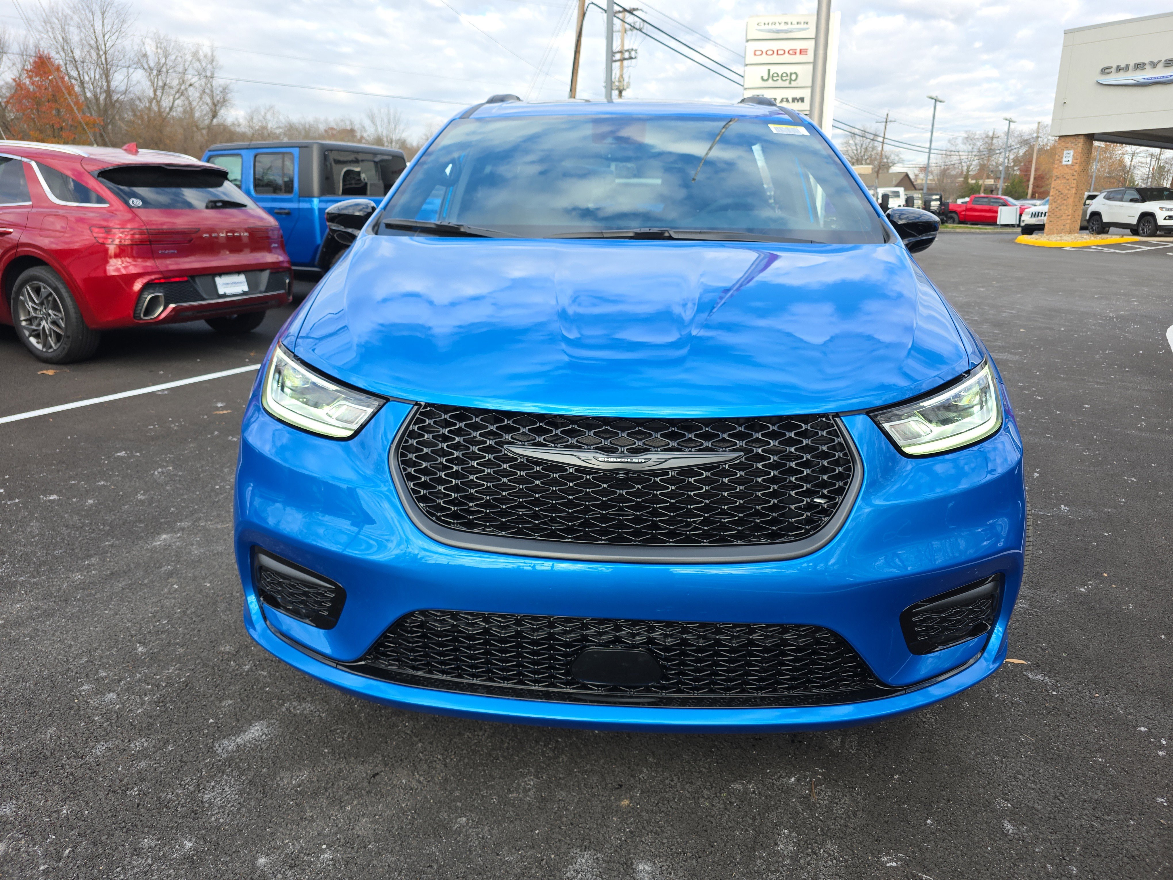 New 2026 Chrysler Pacifica Select image 17