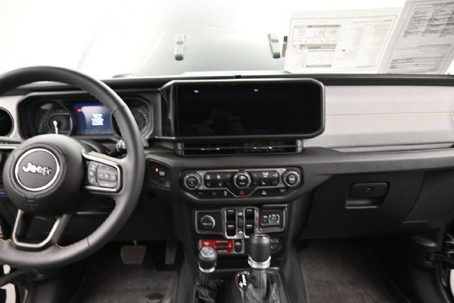 Used 2024 Jeep Wrangler Unlimited AWD/4WD image 23
