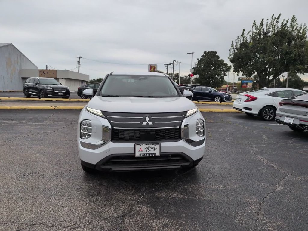 New 2026 Mitsubishi Outlander ES AWD/4WD image 2