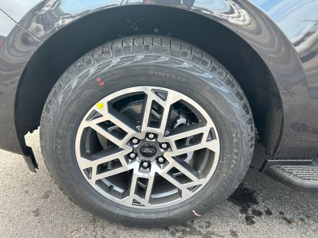 New 2025 Ford Expedition Active image 9