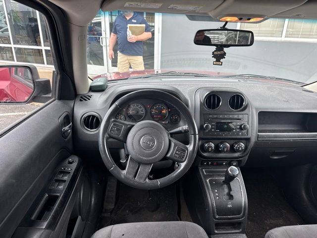 Used 2016 Jeep Patriot Latitude FWD image 14