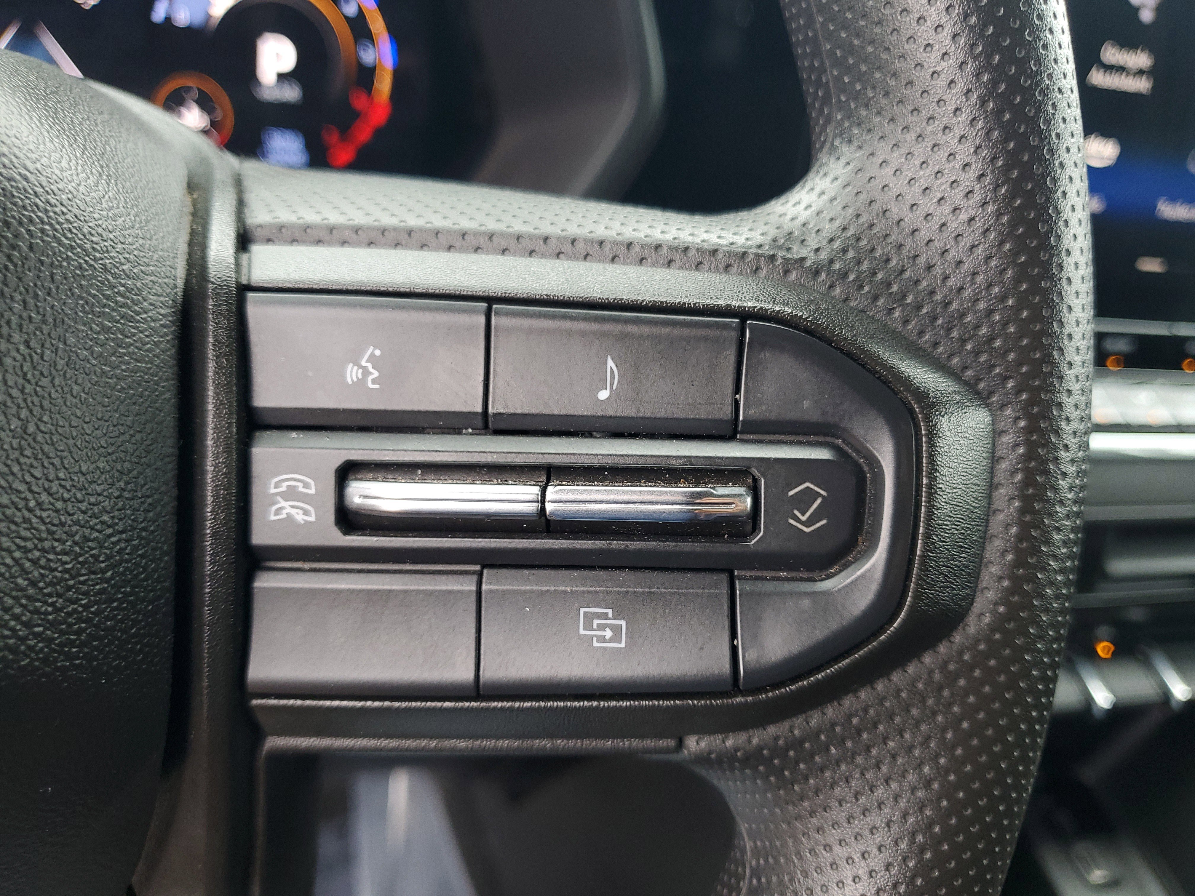 Used 2024 Chevrolet Colorado W/T image 16