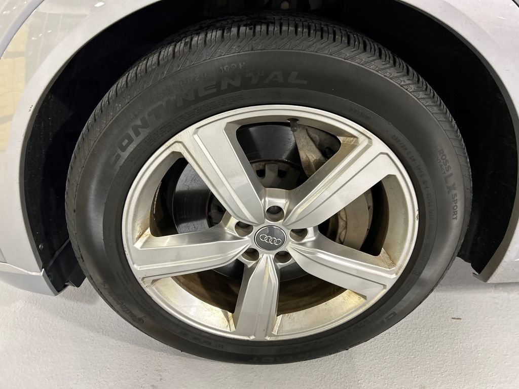 Used 2019 Audi e-tron Premium Plus image 8