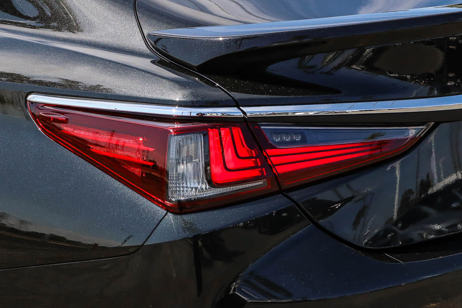 Used 2025 Lexus ES 300h w/ Premium Package FWD image 11