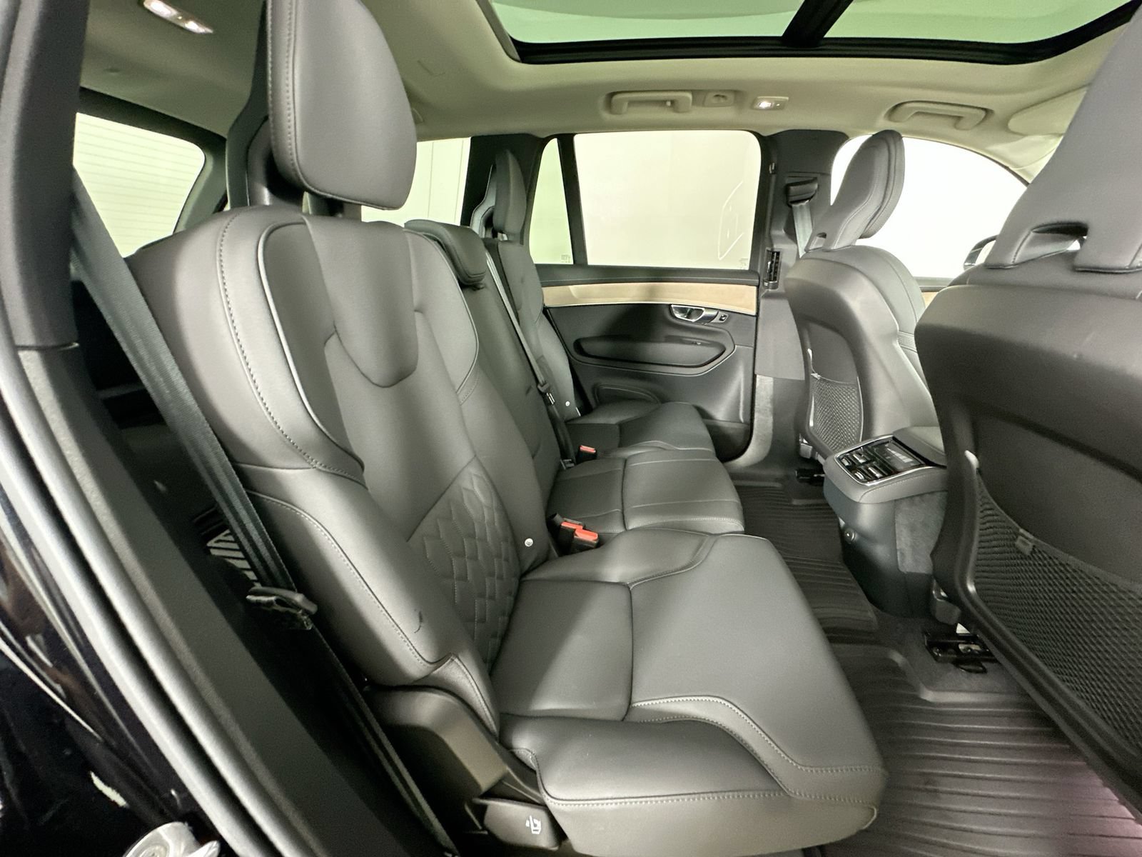 Used 2026 Volvo XC90 B6 Plus w/ Protection Package Premier AWD/4WD image 41