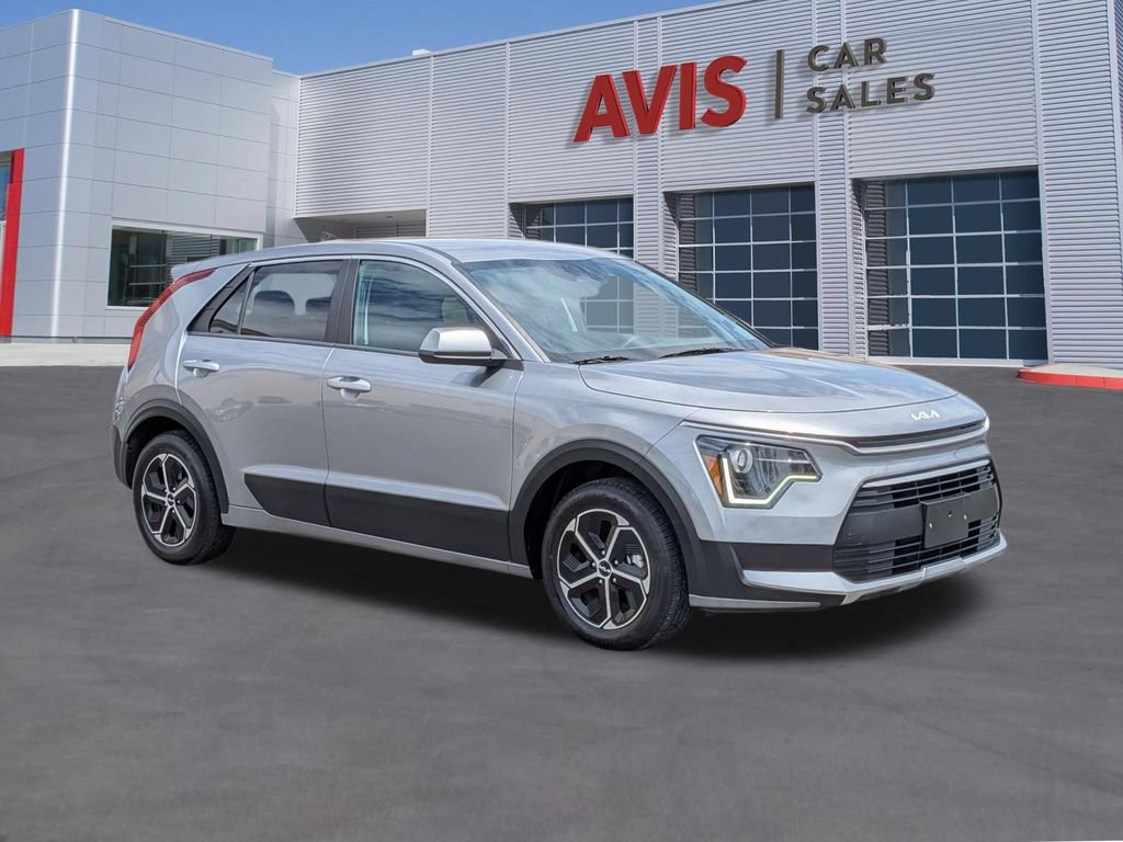 Used 2025 Kia Niro LX FWD image 3