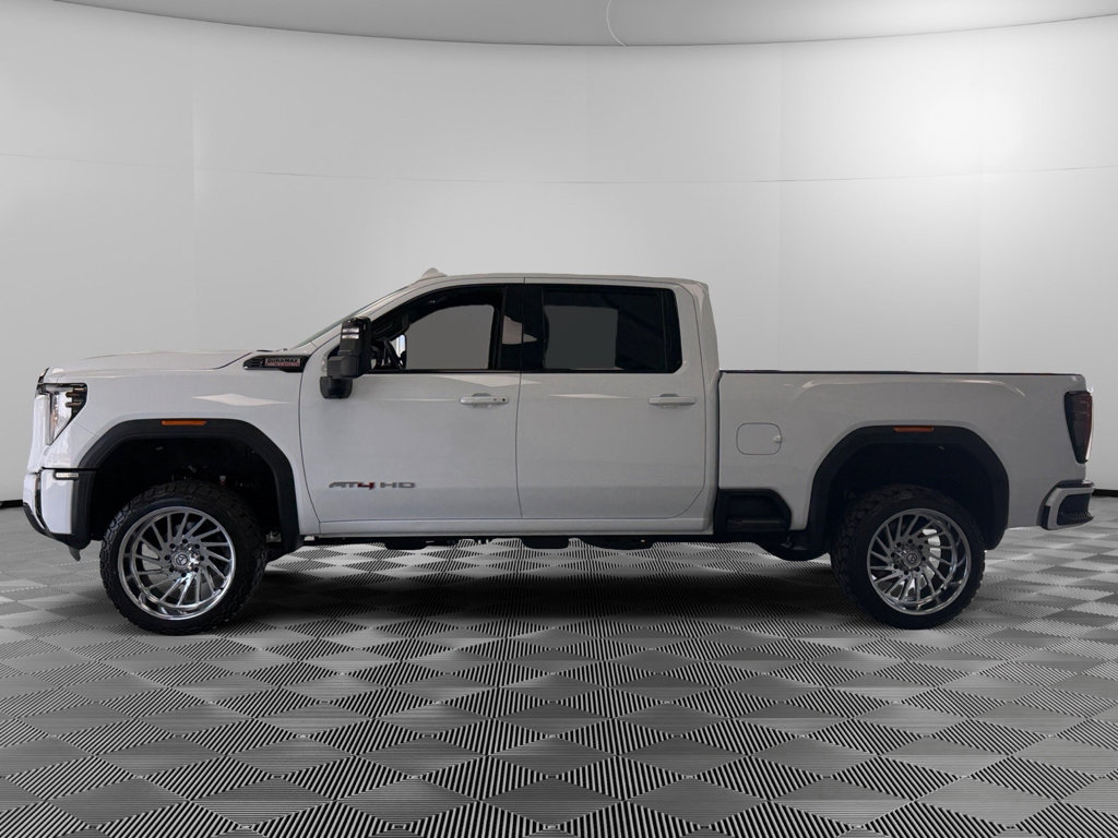 Used 2025 GMC Sierra 2500 AT4 image 5