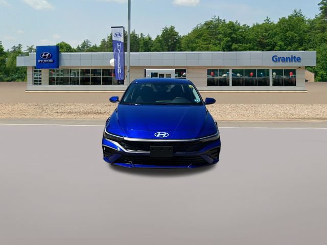 Certified 2024 Hyundai Elantra SE FWD image 3