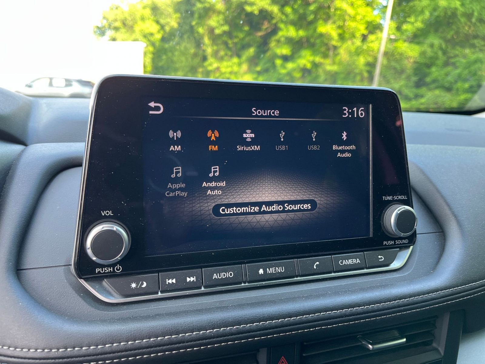 Used 2025 Nissan Rogue SV FWD image 20