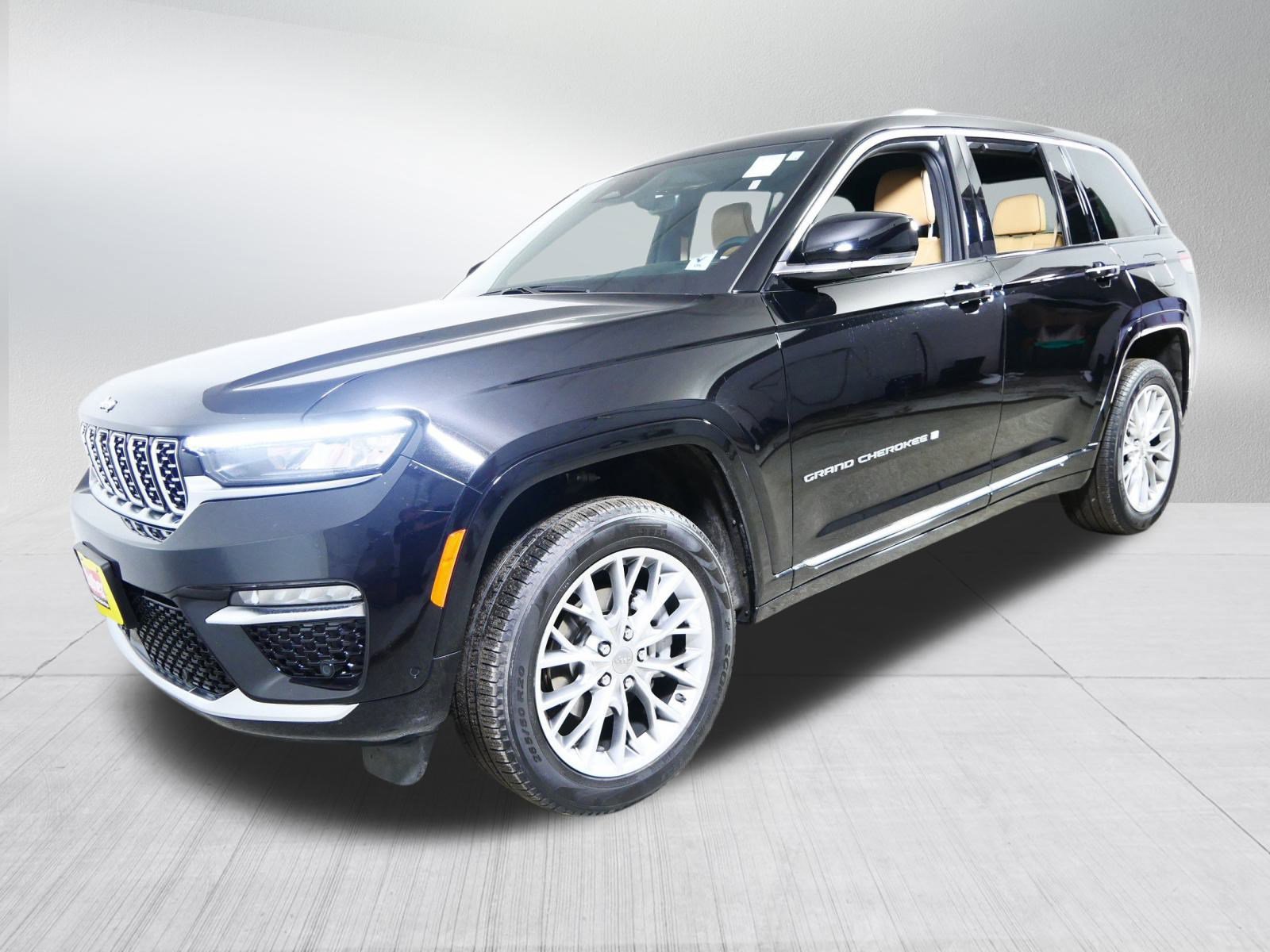 Used 2023 Jeep Grand Cherokee Summit w/ Luxury Tech Group V image 3