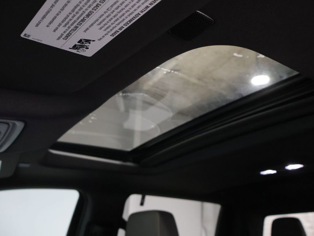 Used 2024 Chevrolet Silverado 1500 ZR2 w/ Technology Package image 32