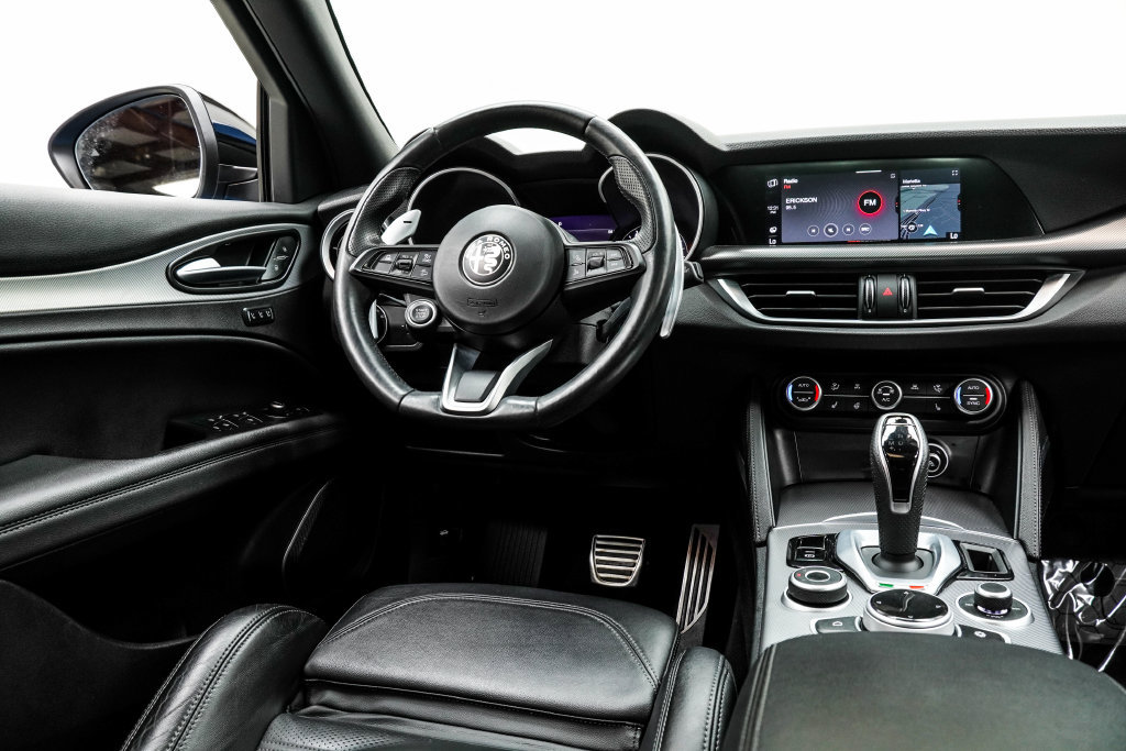 Used 2023 Alfa Romeo Stelvio Veloce AWD/4WD image 25