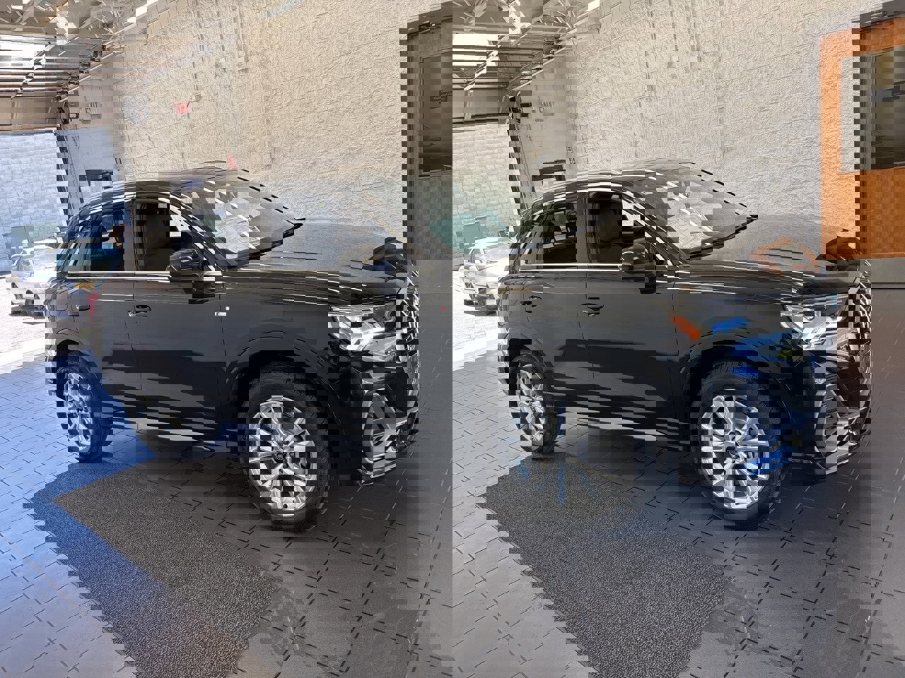 New 2025 Audi Q3 2.0T Premium image 1