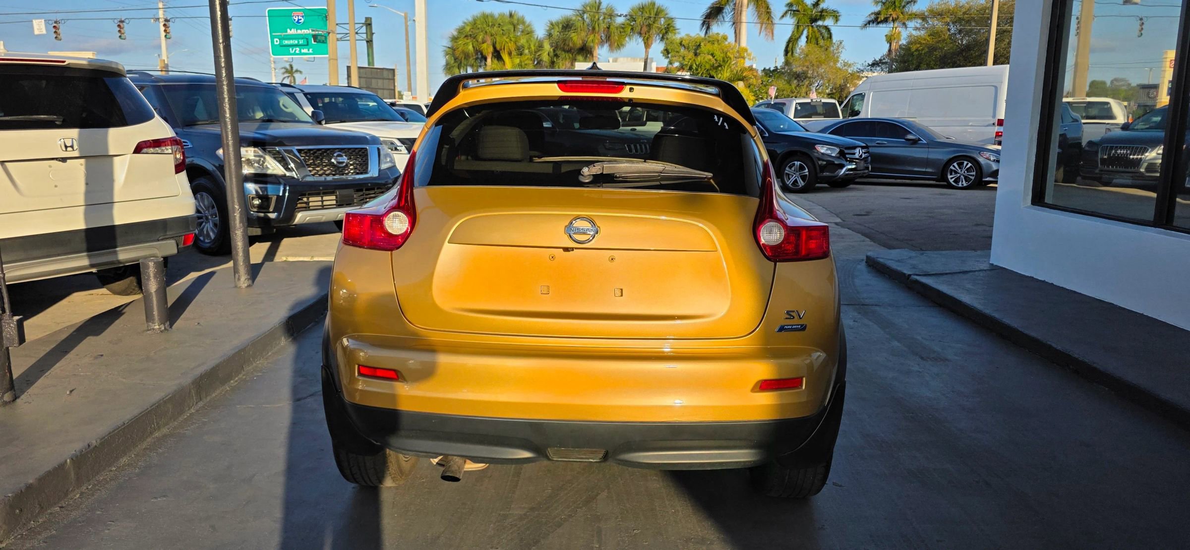 Used 2013 Nissan Juke SV w/ Midnight Edition image 7