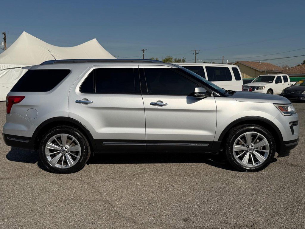 Used 2018 Ford Explorer Limited w/ Ford Safe & Smart Package FWD image 4