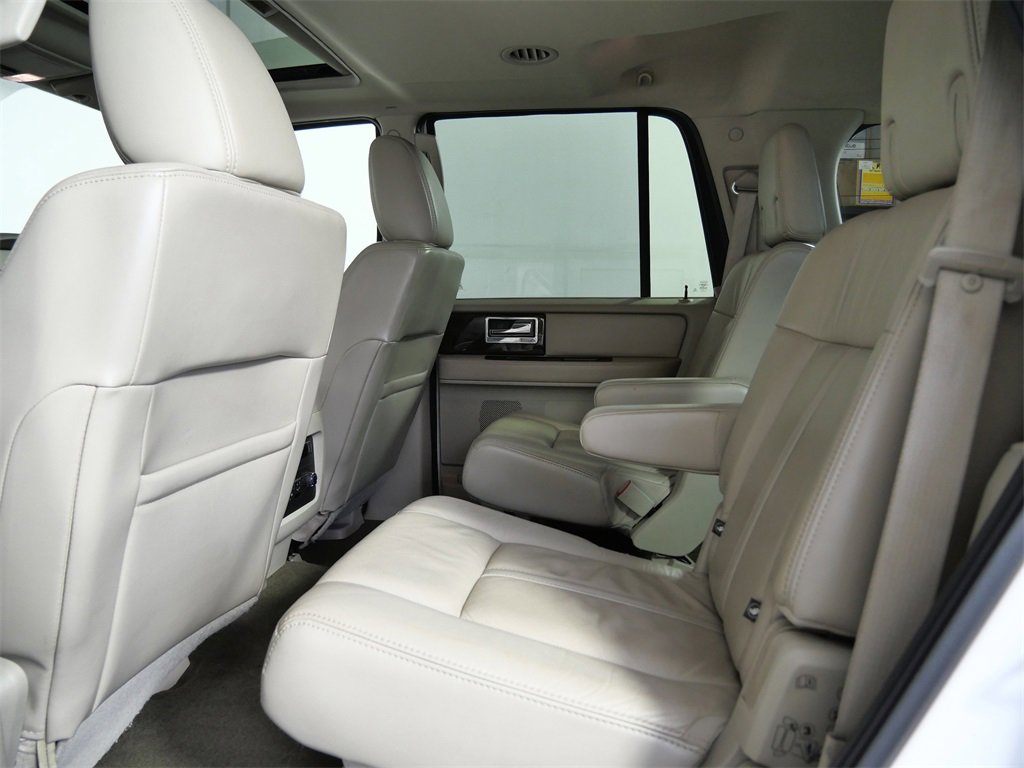 Used 2015 Lincoln Navigator Base image 14