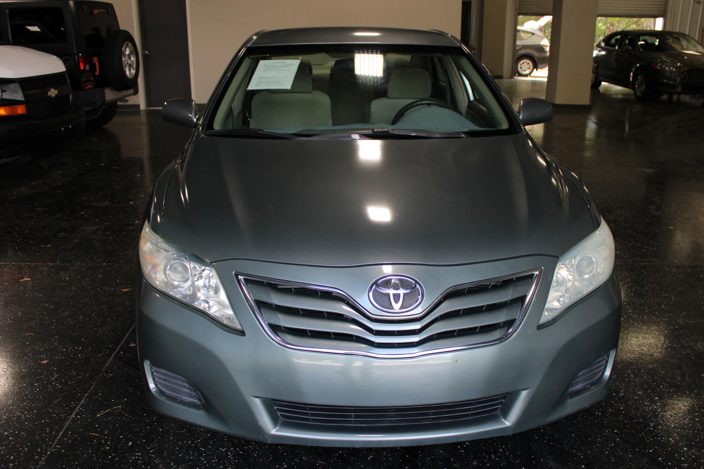 Used 2010 Toyota Camry LE image 6