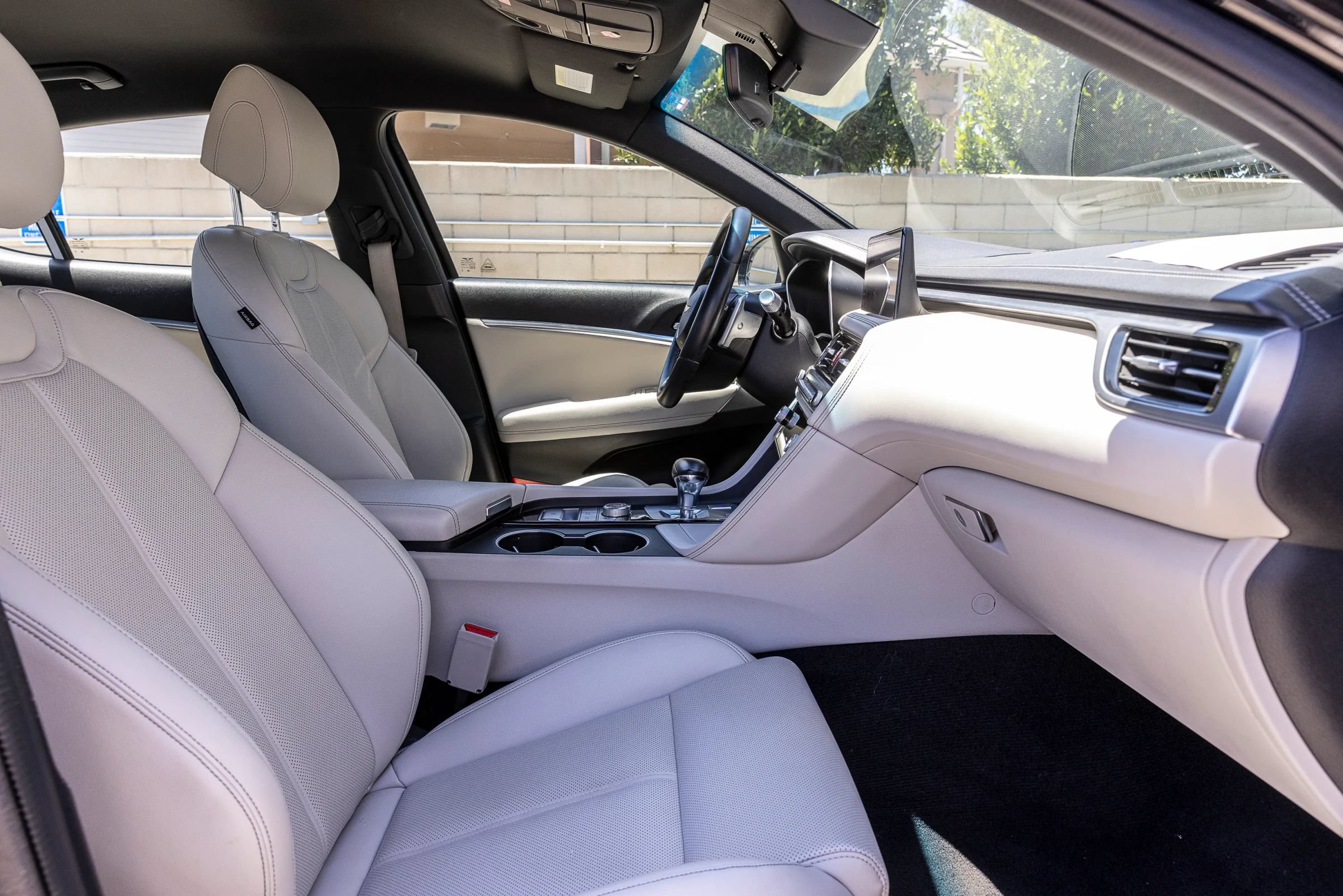 Used 2025 Genesis G70 2.5T RWD image 28
