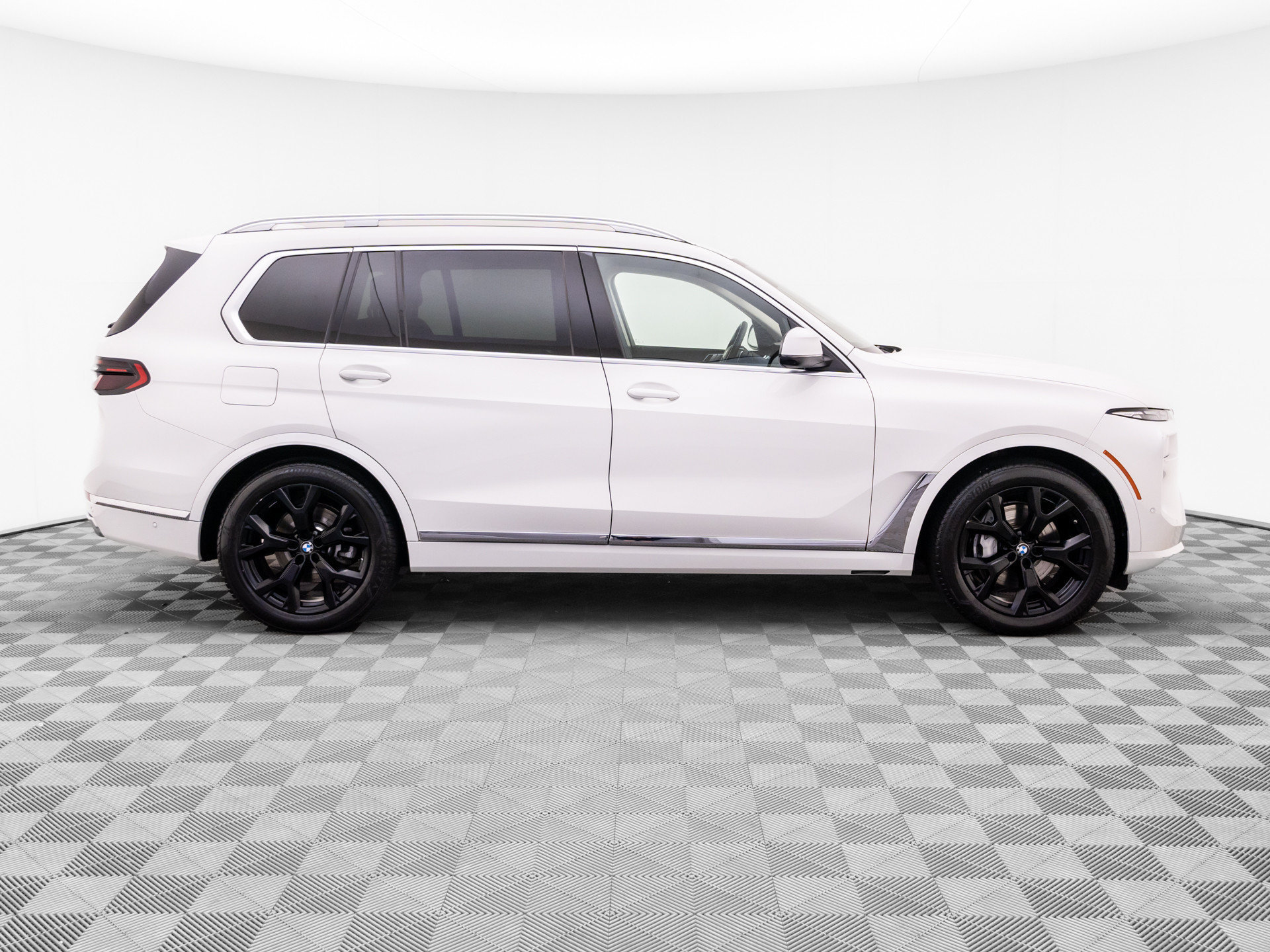 Certified 2024 BMW X7 xDrive40i w/ Premium Package AWD/4WD image 6