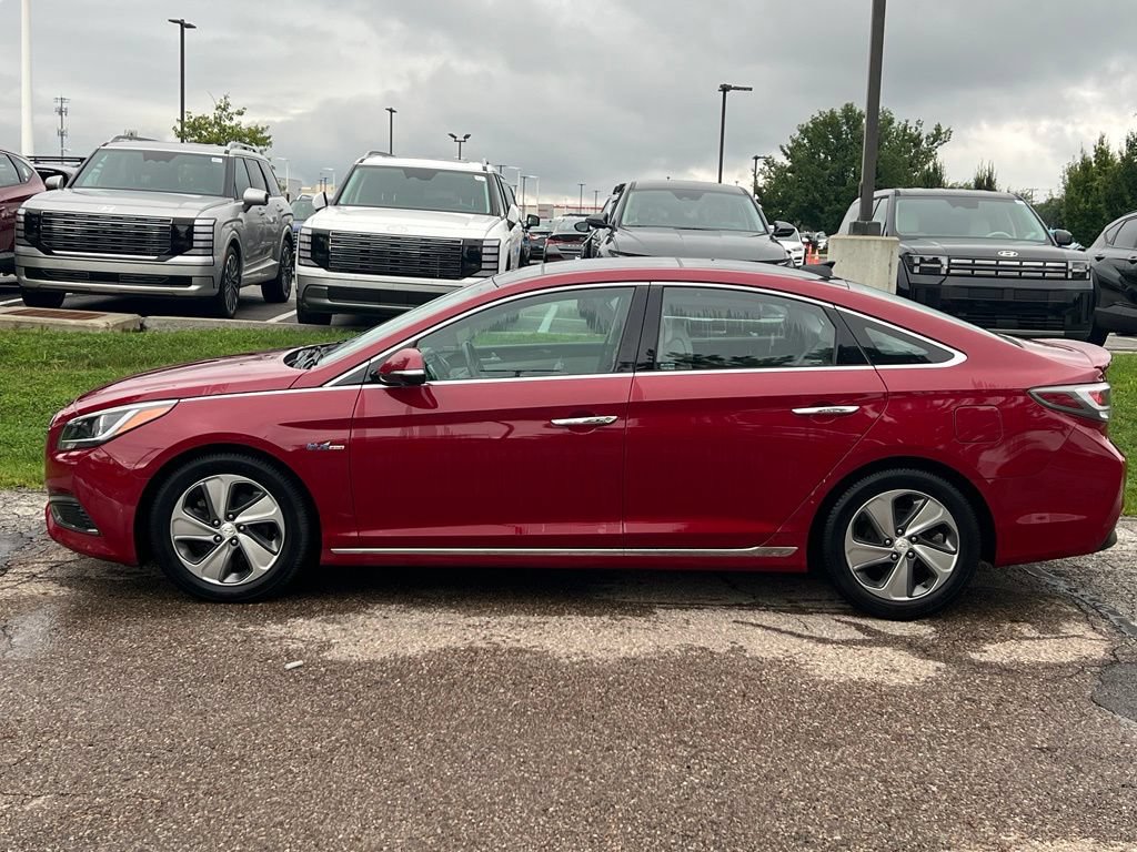 Used 2016 Hyundai Sonata Limited w/ Option Group 02 FWD image 2